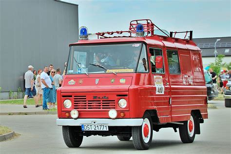 Zdjęcie przedstawiające różne wersje nadwoziowe samochodu FSC Żuk