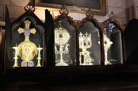 Relikwiarz Korony Cierniowej w Notre-Dame przed pożarem