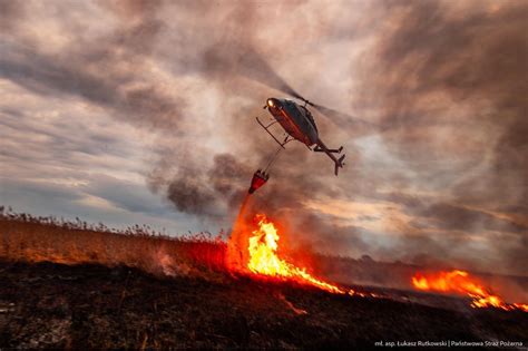 strażacy gaszą pożar w Czarnobylu