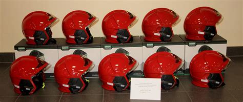 Różne modele hełmów strażackich Gallet