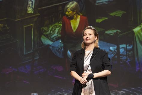 Eliza Borowska na scenie teatralnej