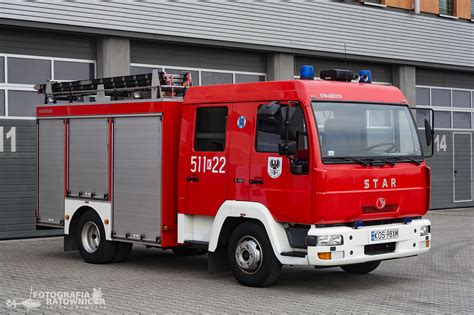 Zdjęcie przedstawiające nowoczesny średni samochód ratowniczo-gaśniczy przekazany jednostce OSP