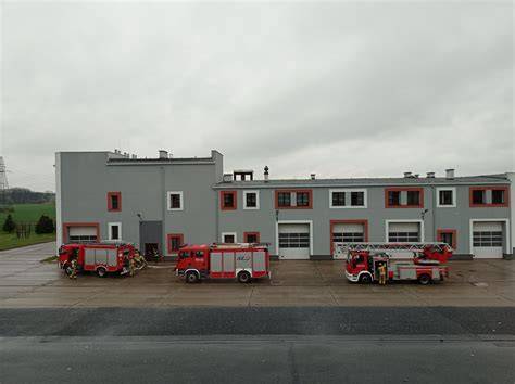 Tematyczne zdjęcie budynku i inspekcji przeciwpożarowej