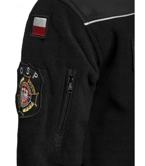 Zdjęcie detali kurtki ortalionowej OSP: kieszenie, zapięcia, kołnierz.