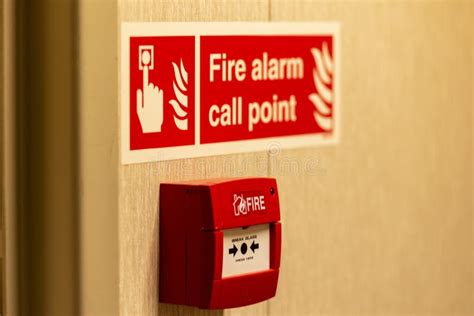 Photo of a manual fire alarm call point (ROP) mounted on a wall