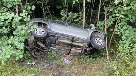 Wrak spalonej altanki działkowej po śmiertelnym pożarze
