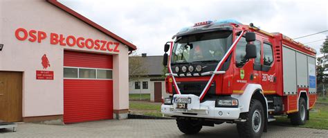 zdjęcie przedstawiające Strażaka Sama i pojazd strażacki w akcji