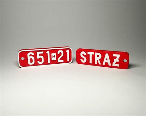 Przykład oznakowania polskiego wozu strażackiego z numerem operacyjnym.