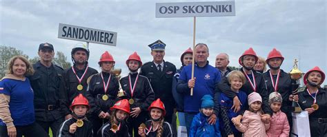 Drużyna OSP Skotniki podczas zawodów pożarniczych