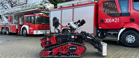 specjalistyczny robot gaśniczy Colossus w akcji