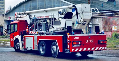 Pojazd specjalny z drabiną hydrauliczną Magirus