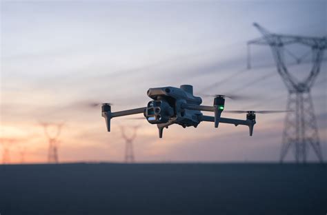 Dron termowizyjny używany podczas akcji gaśniczej do lokalizacji źródeł ognia
