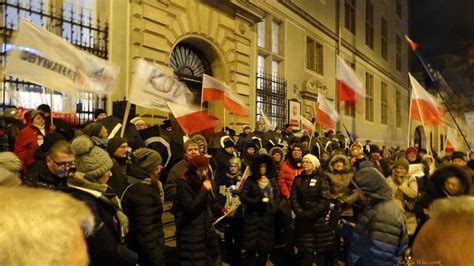 Protest anarchistów pod sądem