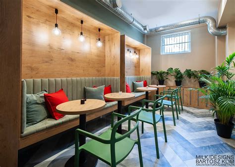 Wnętrze kawiarni Cafe Bella z uśmiechniętą Bellą Lasagne