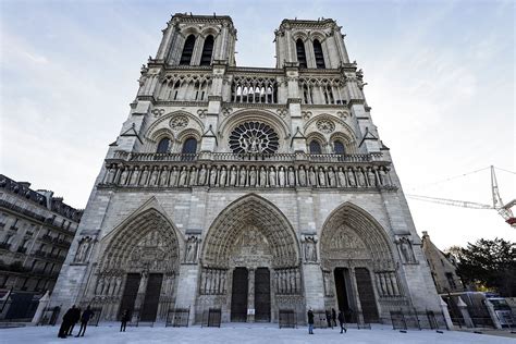 Wizualizacja odbudowanej katedry Notre Dame
