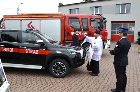 Zdjęcie przedstawiające strażaków OSP Chorzele z wyposażeniem lub pojazdem