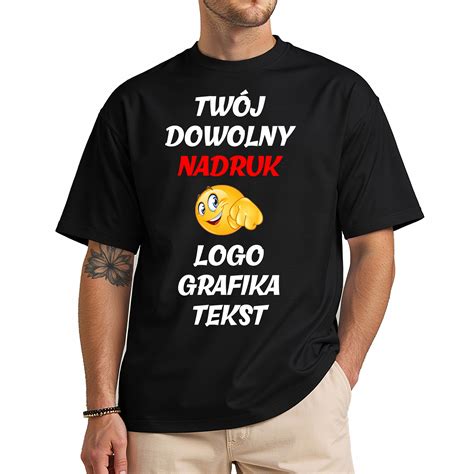 zdjęcie wysokiej jakości męskiej koszulki w kolorze białym z wyraźnym nadrukiem graficznym na klatce piersiowej