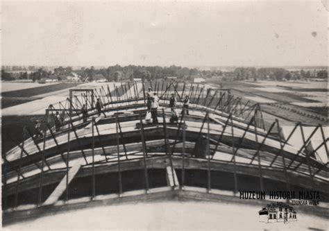 Zdjęcie z uroczystości otwarcia parowozowni w Karsznicach w 1938 roku.