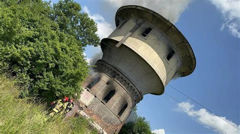 Zdjęcie historycznej Chicagowskiej Wieży Ciśnień, która przetrwała pożar