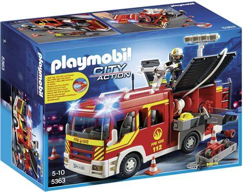 Zdjęcie przedstawiające wóz strażacki Playmobil 5362 z wysuniętą drabiną i działkiem wodnym