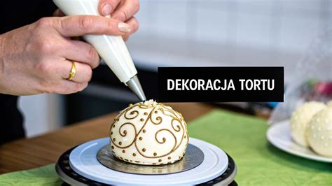 Gotowy tort w kształcie woza strażackiego