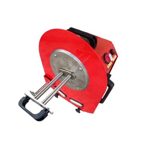 Zdjęcie zwijacza akumulatorowego do węży strażackich FOREDE® w akcji