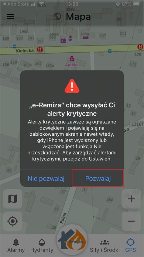 Interfejs aplikacji e-Remiza+ z widocznym podglądem mapy, lokalizacją hydrantów i funkcją czatu.