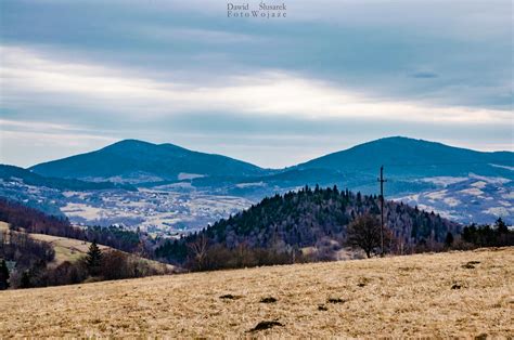 Widok na górę Mogielicę w Beskidzie Wyspowym