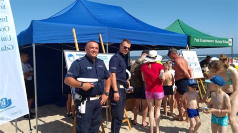 Ratownicy WOPR na plaży w Krynicy Morskiej