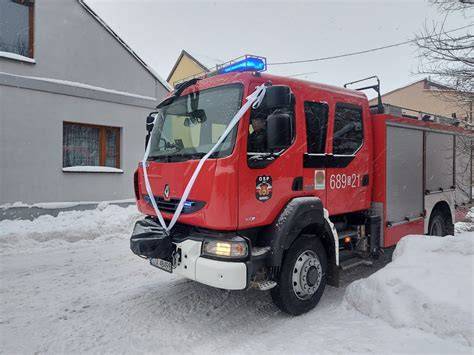 Zdjęcie nowego samochodu ratowniczo-gaśniczego OSP