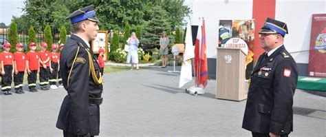 zdjęcie z uroczystości włączenia OSP Brzeziny do KSRG z udziałem zaproszonych gości