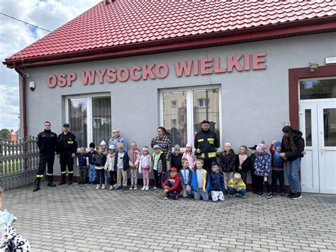 Zdjęcie przedstawiające uroczystości 100-lecia OSP Wysocko Wielkie z udziałem zaproszonych gości
