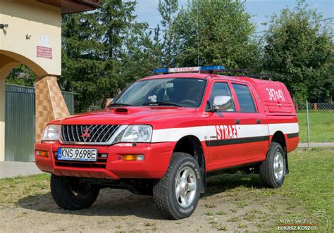Zdjęcie lekkiego samochodu ratowniczo-rozpoznawczego Mitsubishi L200 OSP Królowa Górna