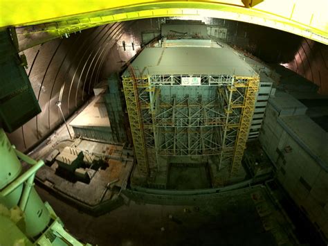 Nowa Bezpieczna Powłoka (Arka) nad zniszczonym reaktorem w Czarnobylu