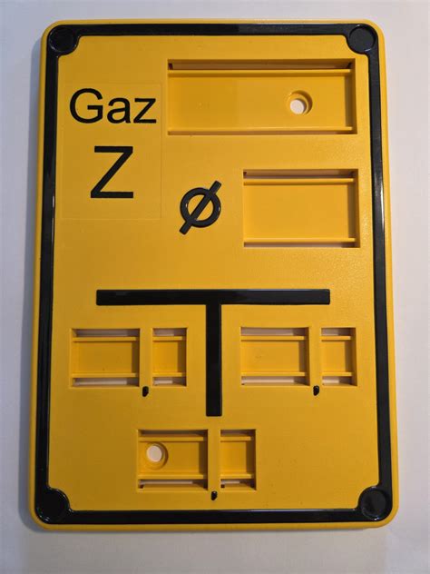 Ilustracja wyjaśniająca znaczenie poszczególnych elementów tabliczki orientacyjnej (litera, średnica, tło)