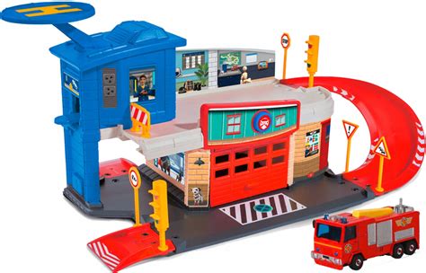 model dwupoziomowej remizy strażackiej z lądowiskiem dla helikoptera i torem dla pojazdów