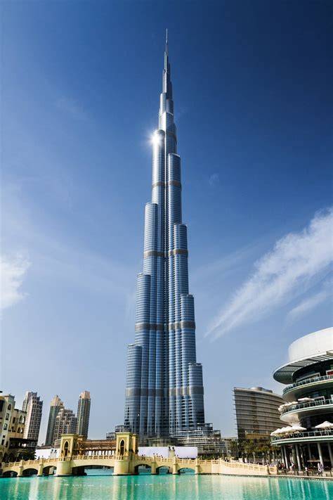 zdjęcie Burj Khalifa spowitej mgłą