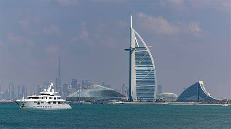 hotel Burj Al Arab z widocznymi śladami pożaru