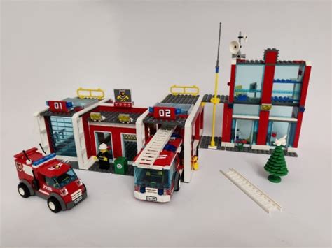 Zestaw klocków LEGO City 7208 Remiza Strażacka