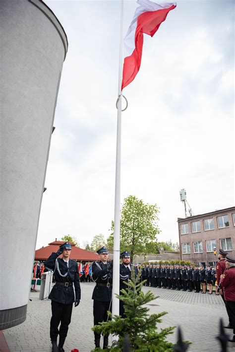 Uroczystość poświęcenia i wręczenia sztandaru OSP Mierzęcice II