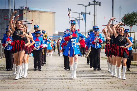Orkiestry dęte podczas występu na festiwalu strażackim