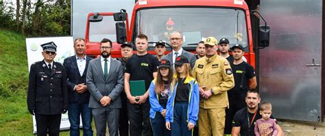 Zdjęcie przedstawiające uczestników posiedzenia zarządu OSP w strażnicy