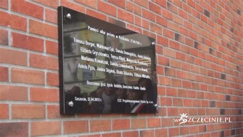 Tablica upamiętniająca ofiary pożaru