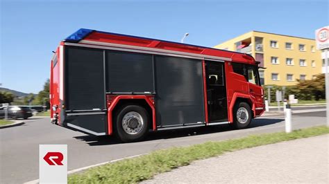 Detail kabiny Rosenbauer CT Profile, ukazujący cyfrowe panele sterowania