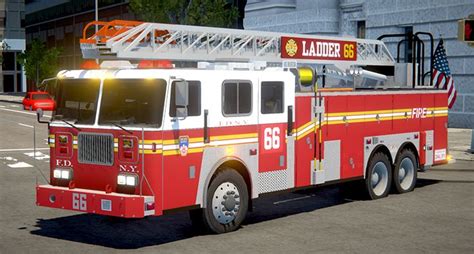 Zdjęcie autobrabiny Seagrave Commander II Ladder 10 z widocznym hasłem na kabinie