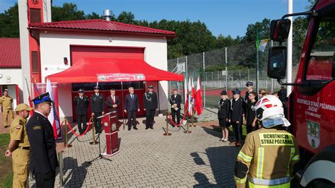 Zdjęcie z ceremonii przekazania wozu Jelcz do OSP Sucha Góra