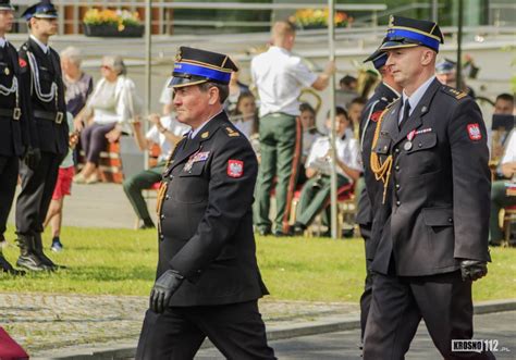 Strażaczki OSP w kompletnych mundurach galowych