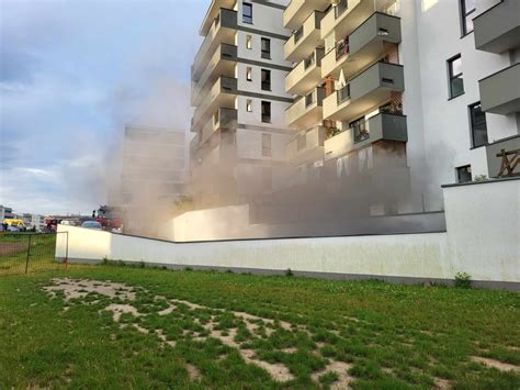 Akcja gaśnicza pożaru samochodu w garażu podziemnym, Warszawa Śródmieście