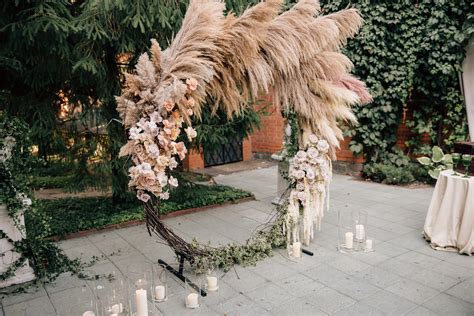 Dekoracje w stylu boho na weselu w plenerze