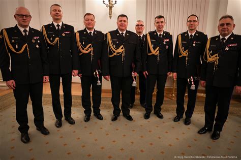 Zdjęcie dystynkcji dla stopni oficerskich i generalskich PSP
